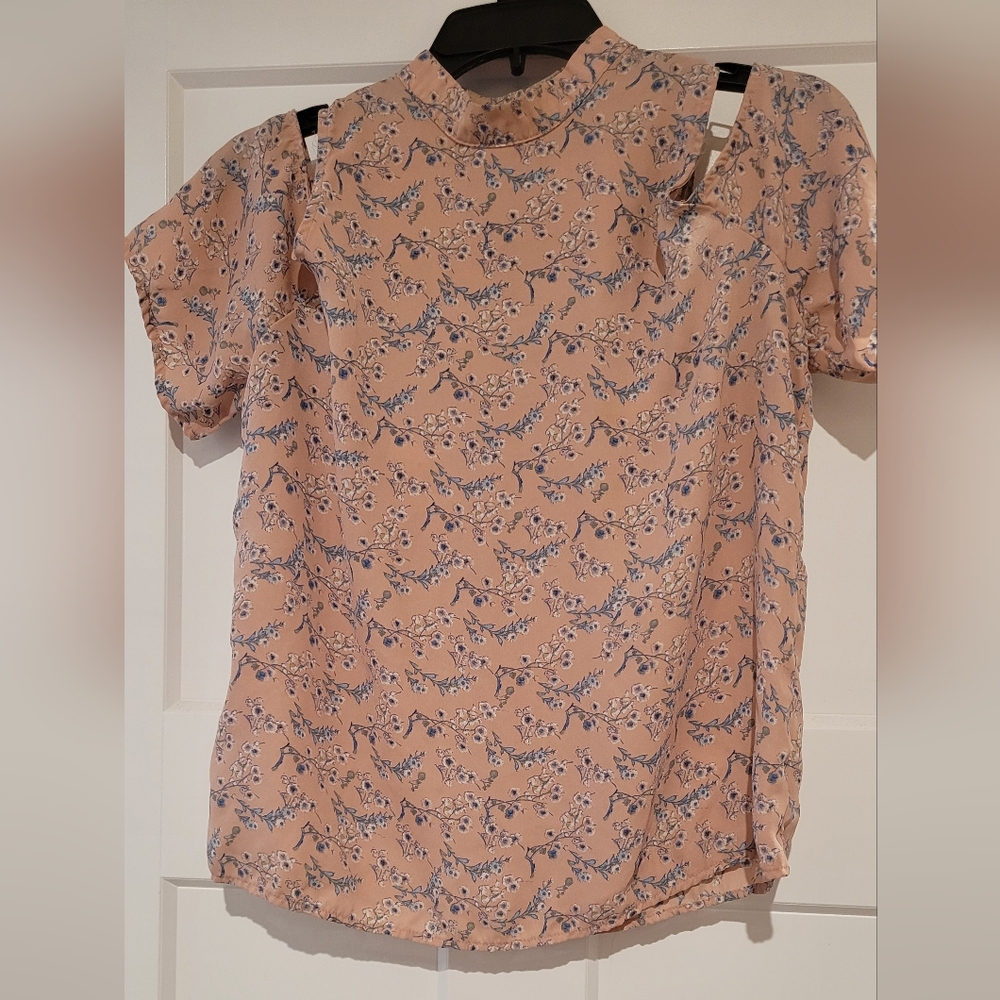 Beautiful top with open shoulders